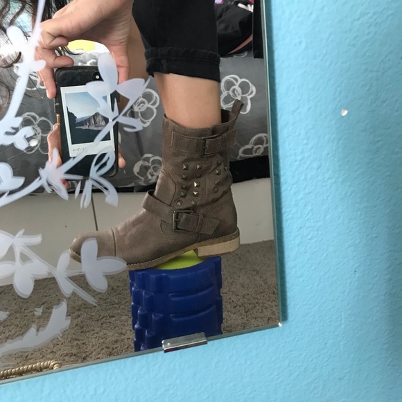 Cathy Jean studded boots - Picture 3 of 4